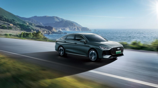 大牛配资网 十万元级混动家轿PK，奇瑞风云A8L与比亚迪秦L怎么选？